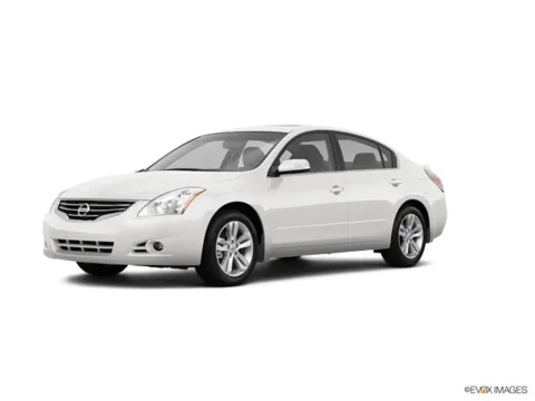 White 2011 Nissan Altima 3.5 SR for sale in Kansas City, MO