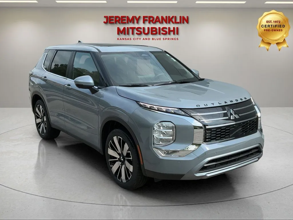 Gray 2026 Mitsubishi Outlander SE for sale in Kansas City, MO