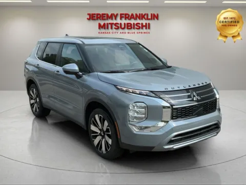 Gray 2026 Mitsubishi Outlander SE for sale in Kansas City, MO