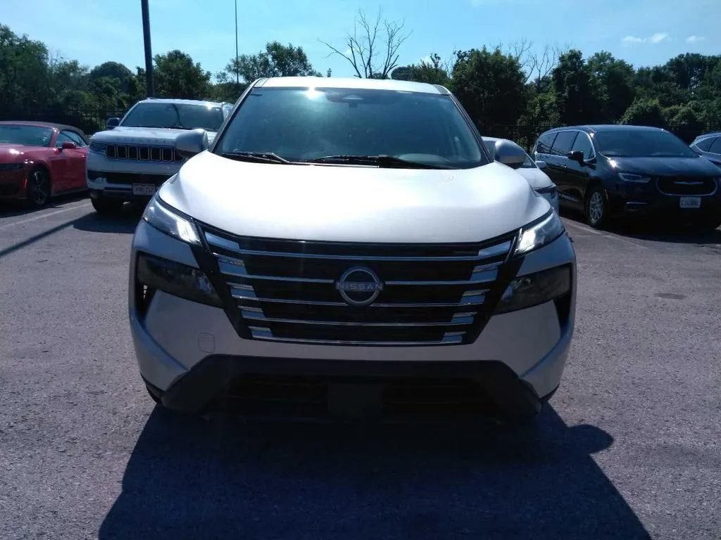 Silver 2024 Nissan Rogue SV for sale in Kansas City, MO