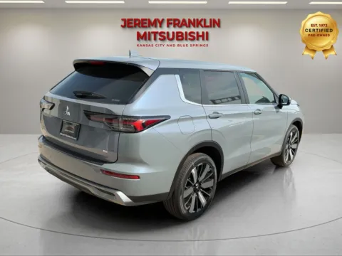 Photos of 2026 Mitsubishi Outlander SE for sale in Kansas City, MO at Jeremy Franklin Mitsubishi