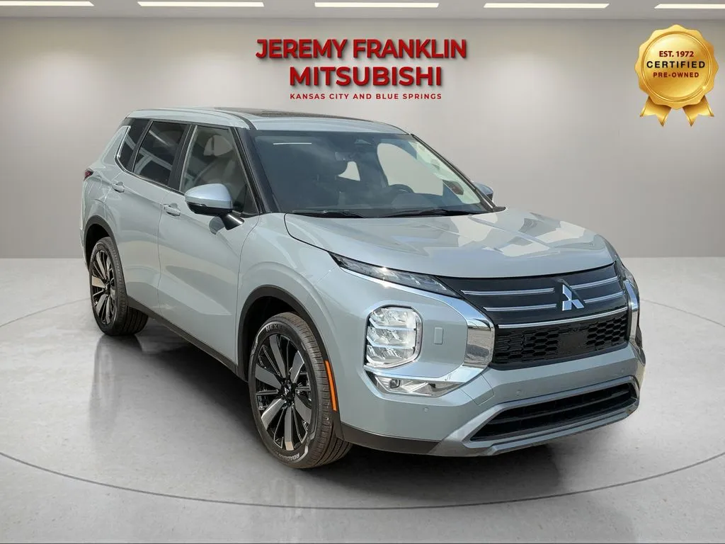 Gray 2026 Mitsubishi Outlander SE for sale in Kansas City, MO