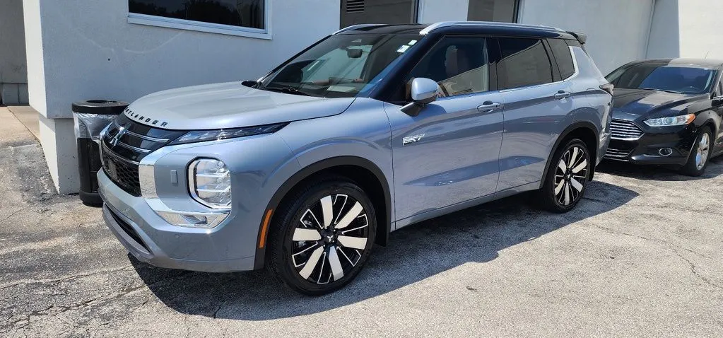 Gray 2026 Mitsubishi Outlander PHEV SEL for sale in Kansas City, MO