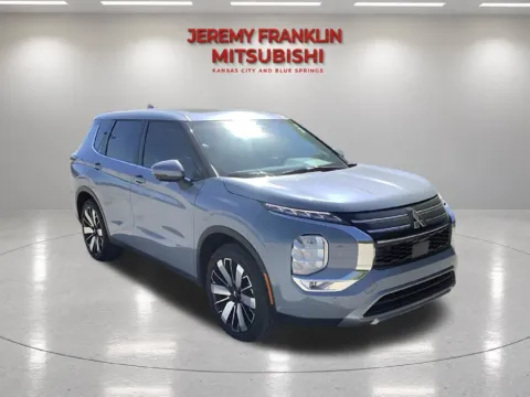 Gray 2026 Mitsubishi Outlander SE for sale in Kansas City, MO
