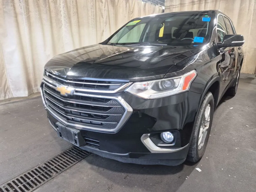 Black 2019 Chevrolet Traverse LT for sale in Kansas City, MO