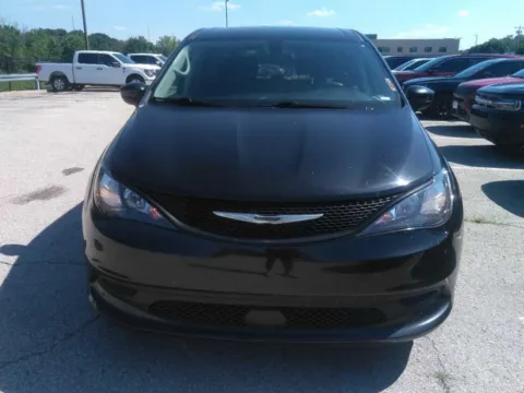 More photos of 2022 Chrysler Voyager LX at Jeremy Franklin Mitsubishi, MO