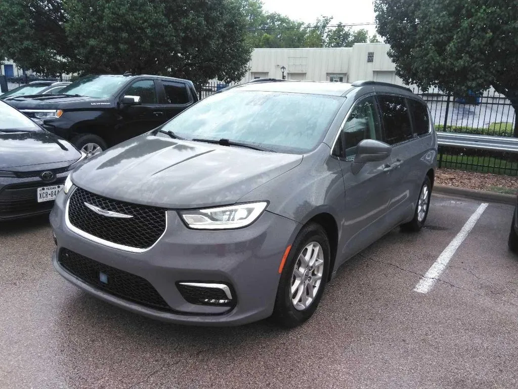Used 2022 Chrysler Pacifica Touring L with VIN 2C4RC1BG0NR214935 for sale in Kansas City