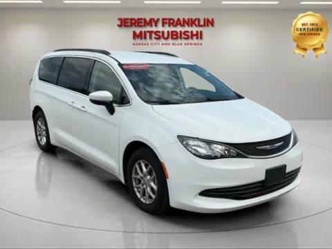 White 2020 Chrysler Voyager LXI for sale in Kansas City, MO