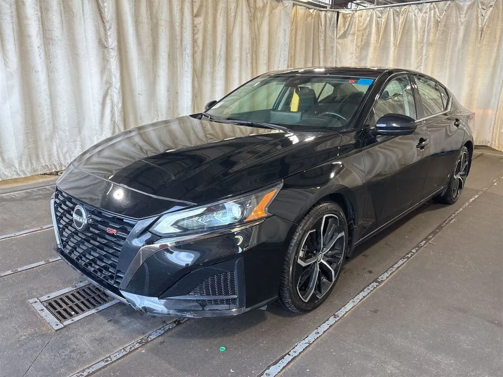 Used 2024 Nissan Altima SR with VIN 1N4BL4CV0RN399786 for sale in Kansas City