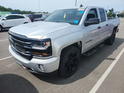 Silver 2018 Chevrolet Silverado 1500 LT for sale in Kansas City, MO
