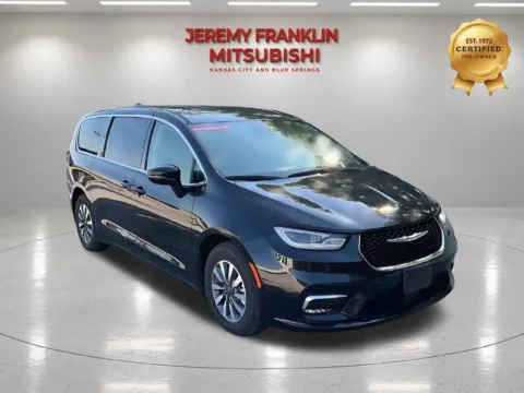 Black 2024 Chrysler Pacifica Hybrid Select for sale in Kansas City, MO