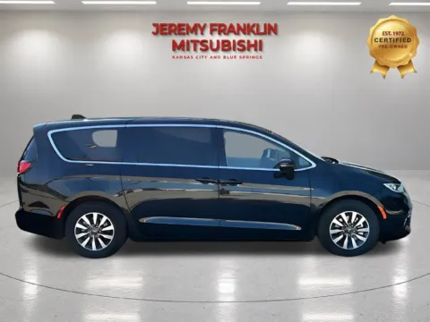 Photos of 2024 Chrysler Pacifica Hybrid Select for sale in Kansas City, MO at Jeremy Franklin Mitsubishi