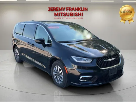 Black 2024 Chrysler Pacifica Hybrid Select for sale in Kansas City, MO