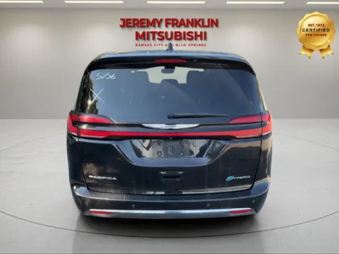 More photos of 2024 Chrysler Pacifica Hybrid Select at Jeremy Franklin Mitsubishi, MO