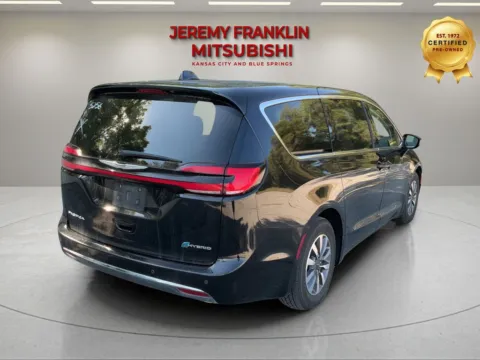 More photos of 2024 Chrysler Pacifica Hybrid Select at Jeremy Franklin Mitsubishi, MO