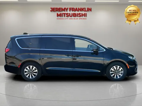 Photos of 2024 Chrysler Pacifica Hybrid Select for sale in Kansas City, MO at Jeremy Franklin Mitsubishi