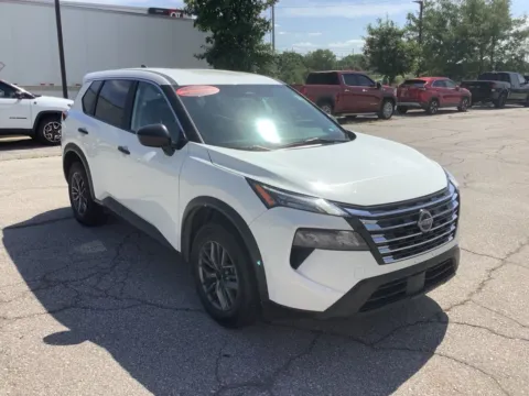 White 2024 Nissan Rogue S for sale in Kansas City, MO