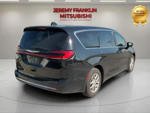 More photos of 2025 Chrysler Pacifica Select at Jeremy Franklin Mitsubishi, MO