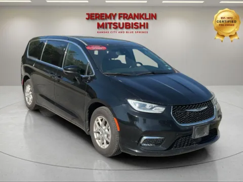 Black 2025 Chrysler Pacifica Select for sale in Kansas City, MO