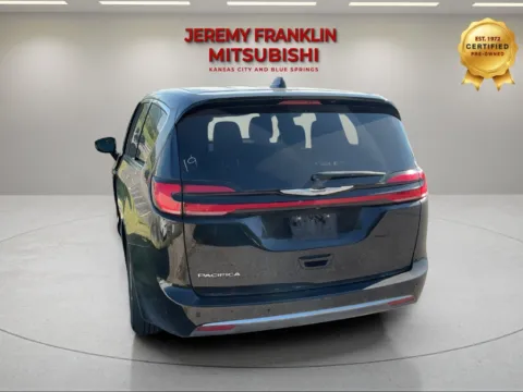 More photos of 2025 Chrysler Pacifica Select at Jeremy Franklin Mitsubishi, MO