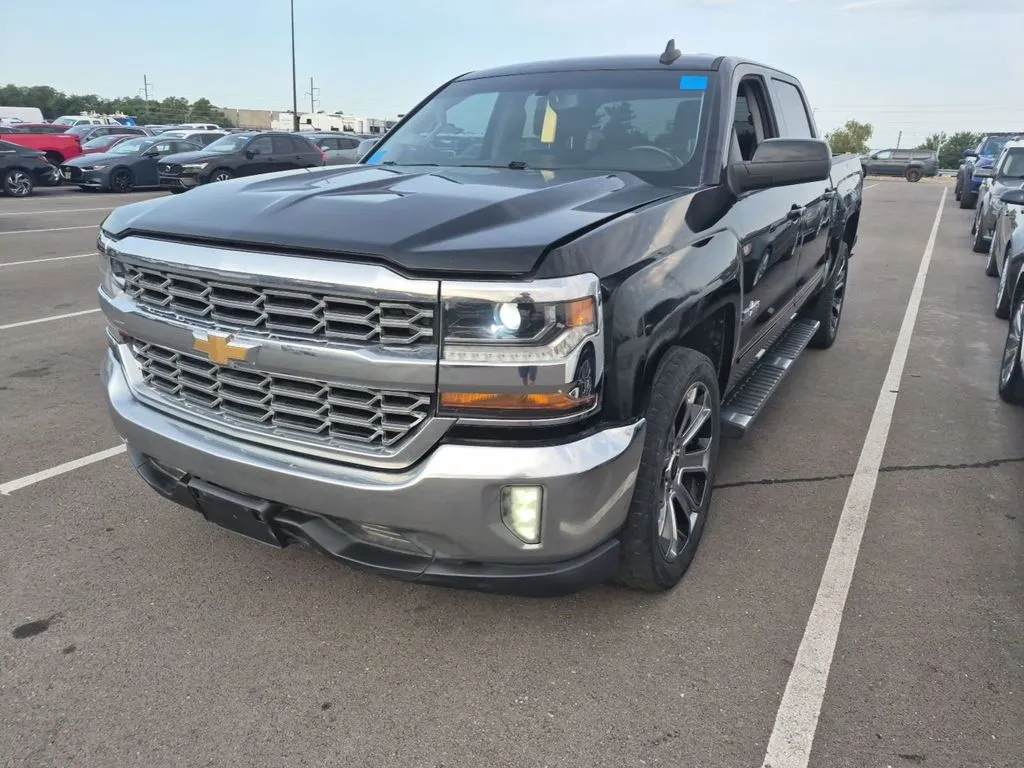 Black 2018 Chevrolet Silverado 1500 LT for sale in Kansas City, MO