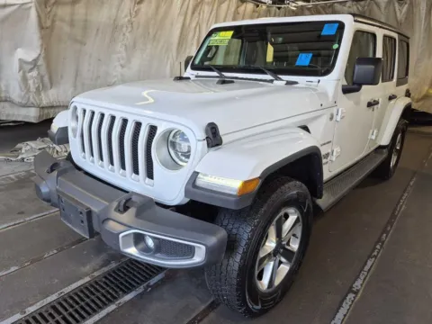 White 2018 Jeep Wrangler Unlimited Sahara for sale in Kansas City, MO