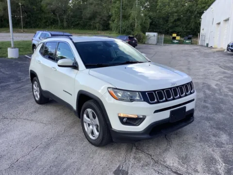 White 2019 Jeep Compass Latitude for sale in Kansas City, MO