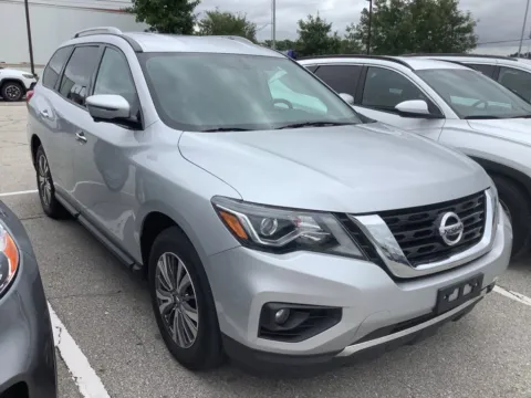 Silver 2019 Nissan Pathfinder SL for sale in Kansas City, MO