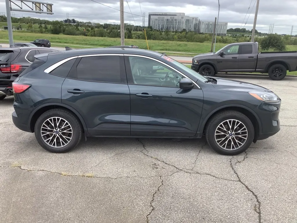 Used 2022 Ford Escape SEL with VIN 1FMCU0KZ4NUB94797 for sale in Kansas City
