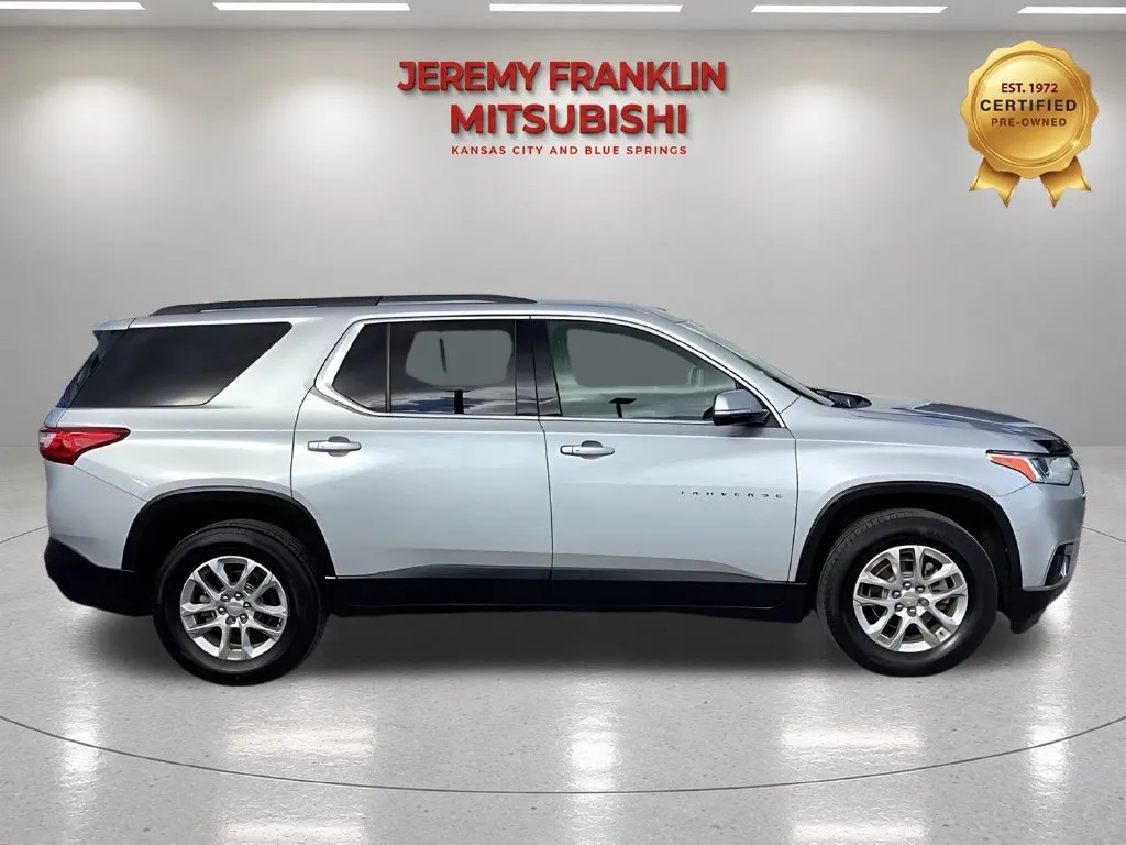 Used 2019 Chevrolet Traverse 3LT with VIN 1GNEVHKW3KJ272280 for sale in Kansas City