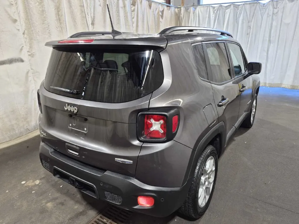 Used 2018 Jeep Renegade Latitude with VIN ZACCJBBB3JPH38455 for sale in Kansas City