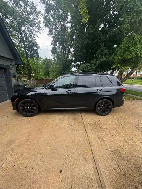 2022 BMW X7 M50i's photo