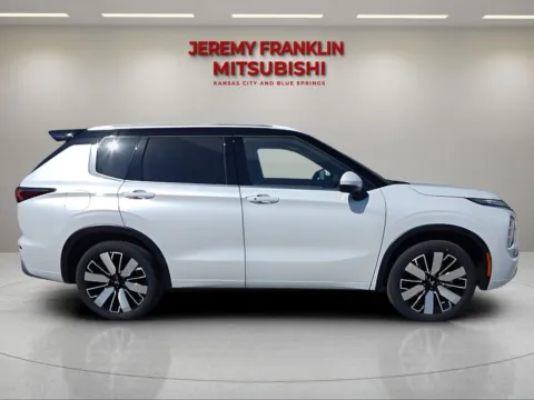 Photos of 2025 Mitsubishi Outlander SEL for sale in Kansas City, MO at Jeremy Franklin Mitsubishi