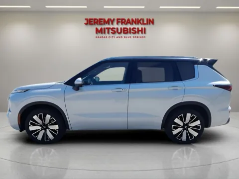 More photos of 2025 Mitsubishi Outlander SEL at Jeremy Franklin Mitsubishi, MO