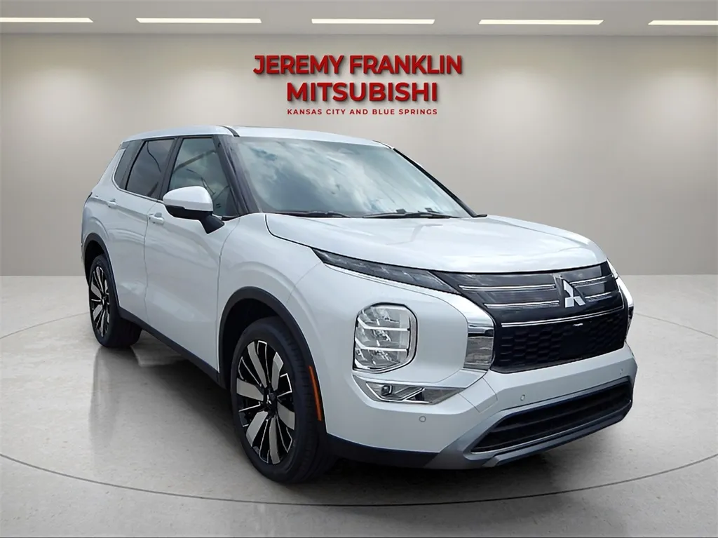 2025 Mitsubishi Outlander SE