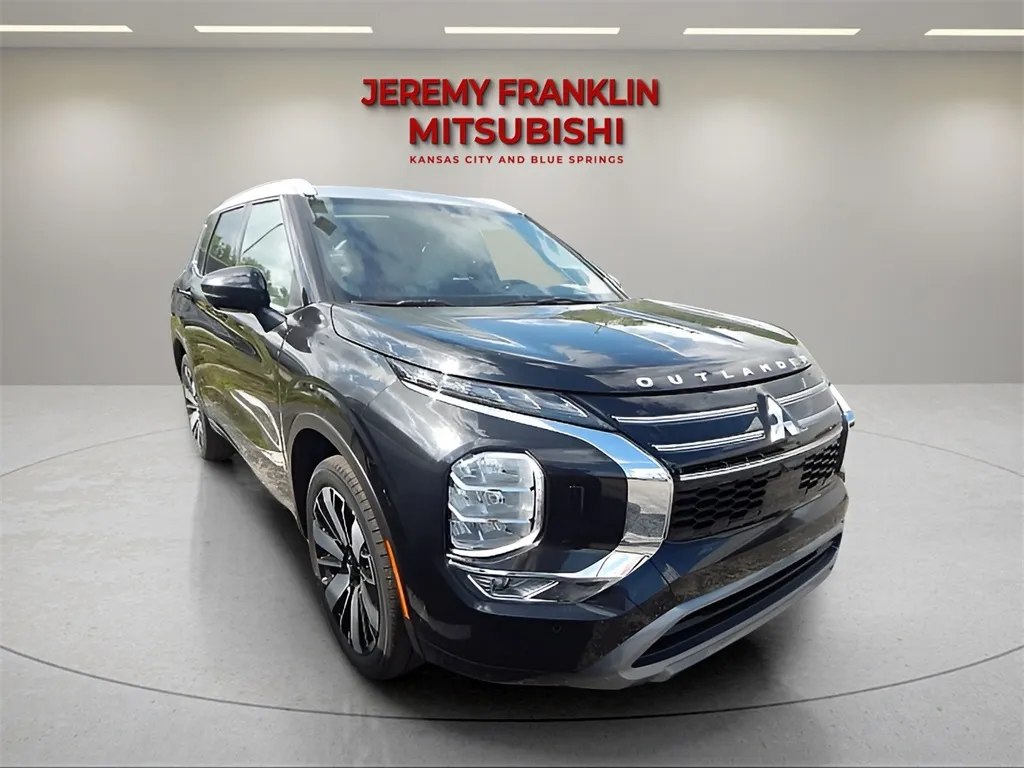 Black 2025 Mitsubishi Outlander SEL Platinum Edition for sale in Kansas City, MO