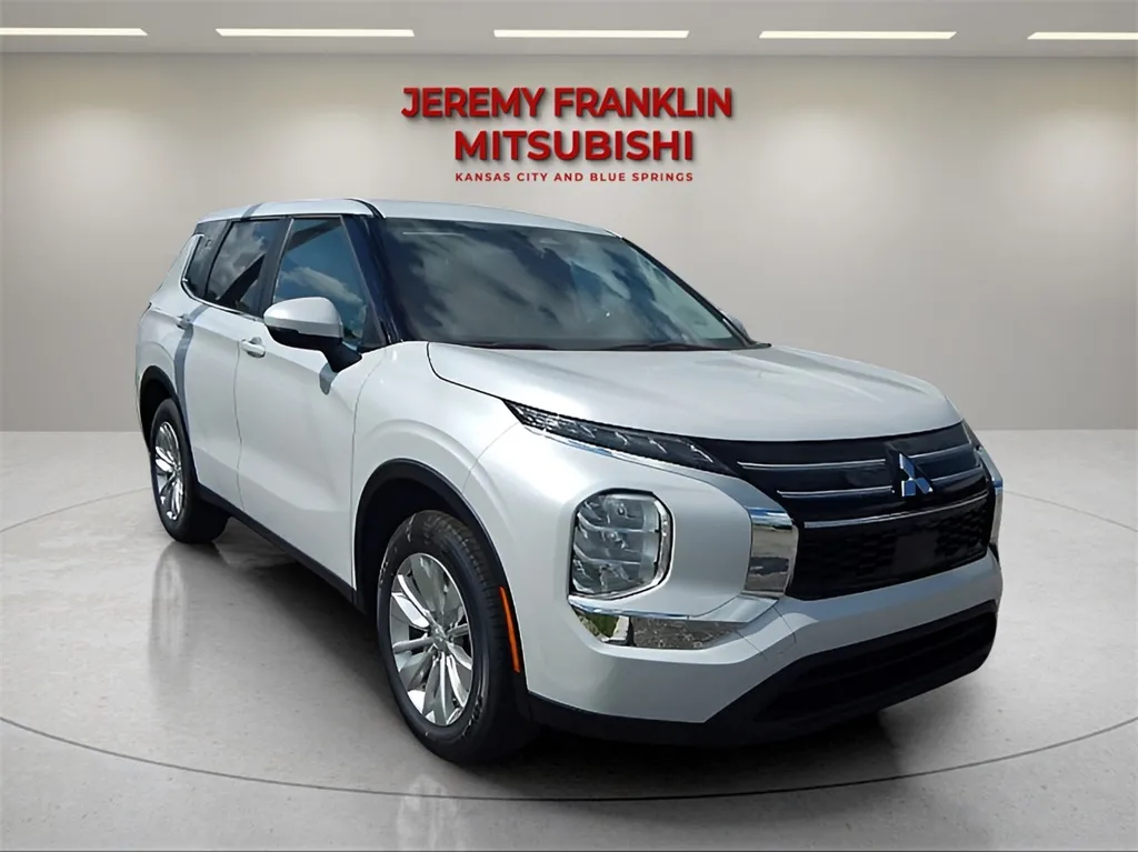 2025 Mitsubishi Outlander ES