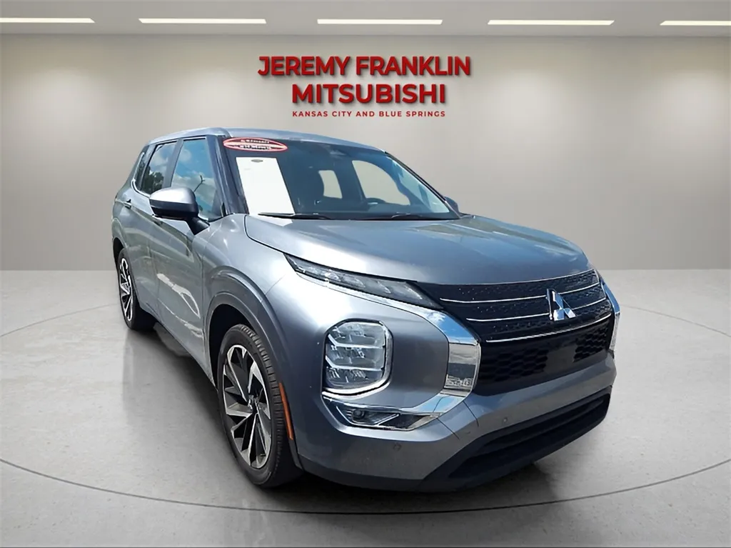 2024 Mitsubishi Outlander SE