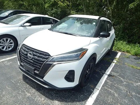 White 2023 Nissan Kicks SR for sale in Kansas City, MO