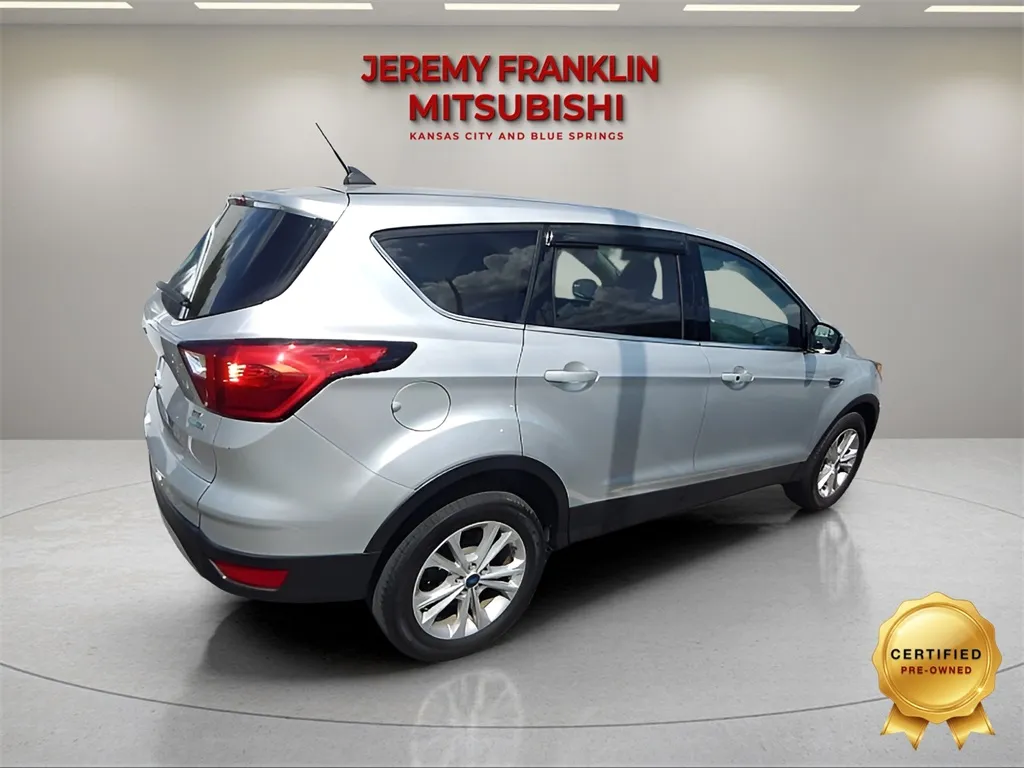 Used 2019 Ford Escape SE with VIN 1FMCU9GD3KUA93277 for sale in Kansas City