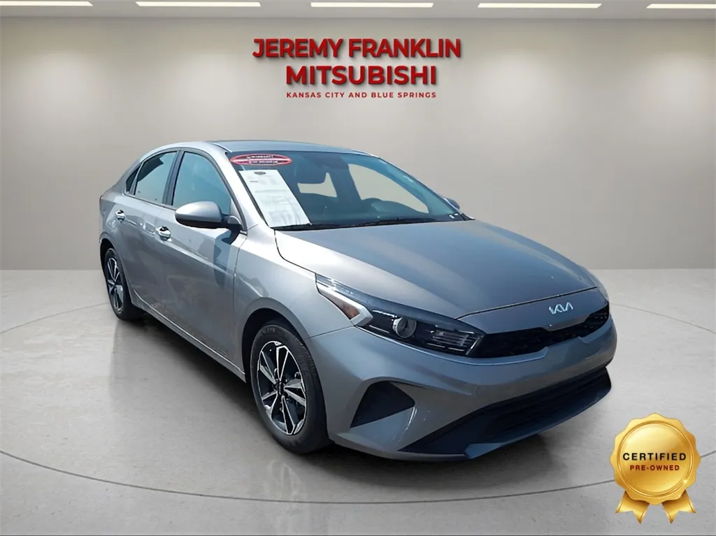 Gray 2024 Kia Forte LXS for sale in Kansas City, MO