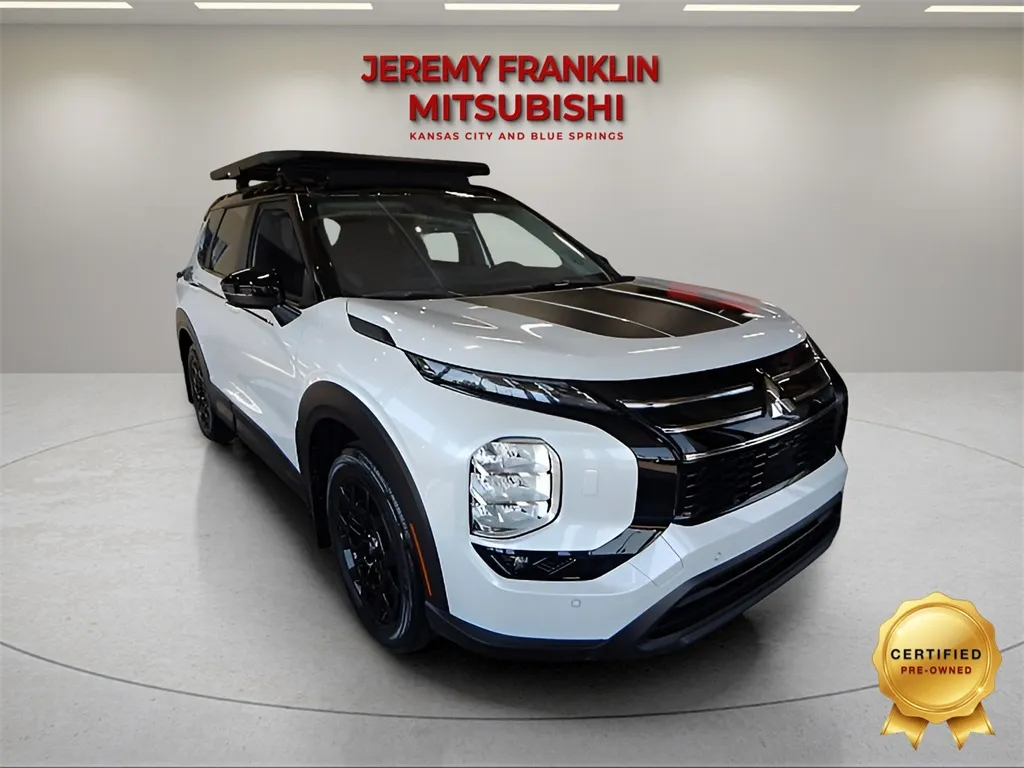 White 2025 Mitsubishi Outlander Trail Edition for sale in Kansas City, MO
