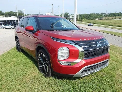 Red 2024 Mitsubishi Outlander SE for sale in Kansas City, MO