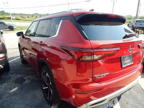 More photos of 2024 Mitsubishi Outlander SEL at Jeremy Franklin Mitsubishi, MO