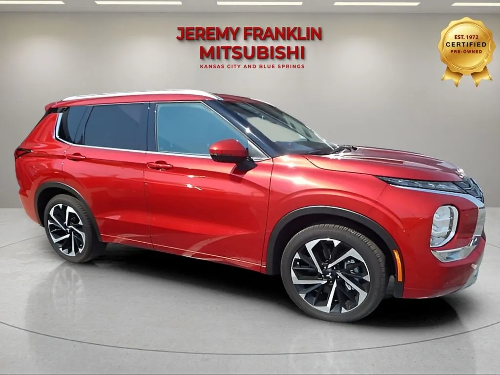 Used 2024 Mitsubishi Outlander SEL with VIN JA4J4WA83RZ035828 for sale in Kansas City