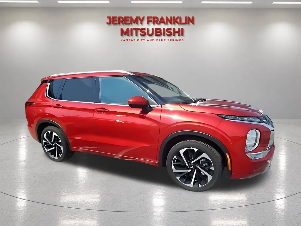 Used 2024 Mitsubishi Outlander SEL with VIN JA4J4WA83RZ035828 for sale in Kansas City