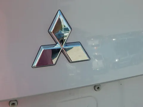 More photos of 2023 Mitsubishi Outlander PHEV SEL at Jeremy Franklin Mitsubishi, MO