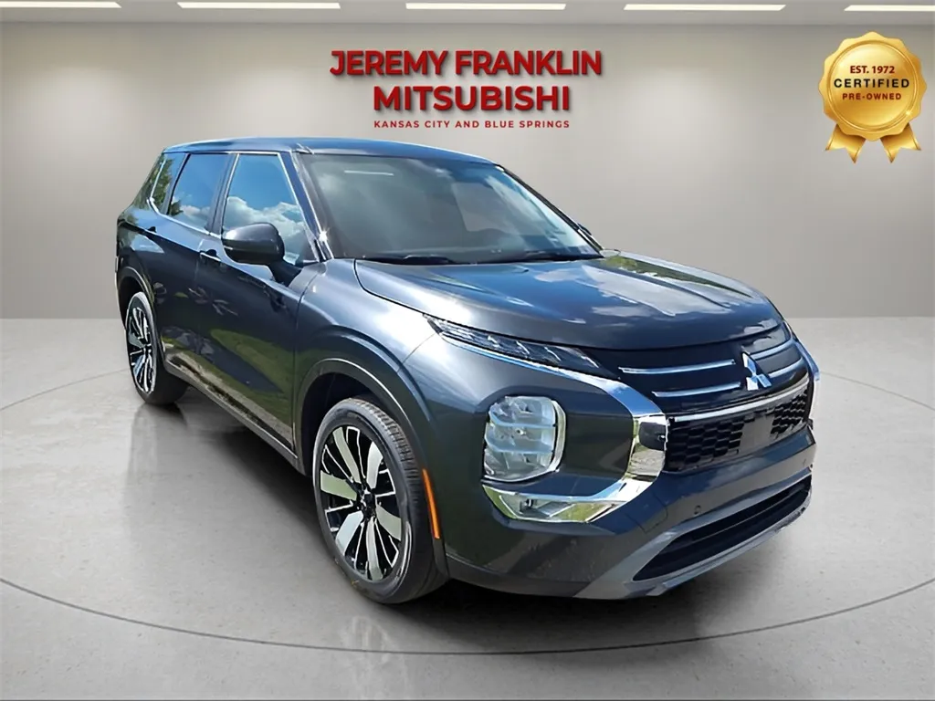 2025 Mitsubishi Outlander SE