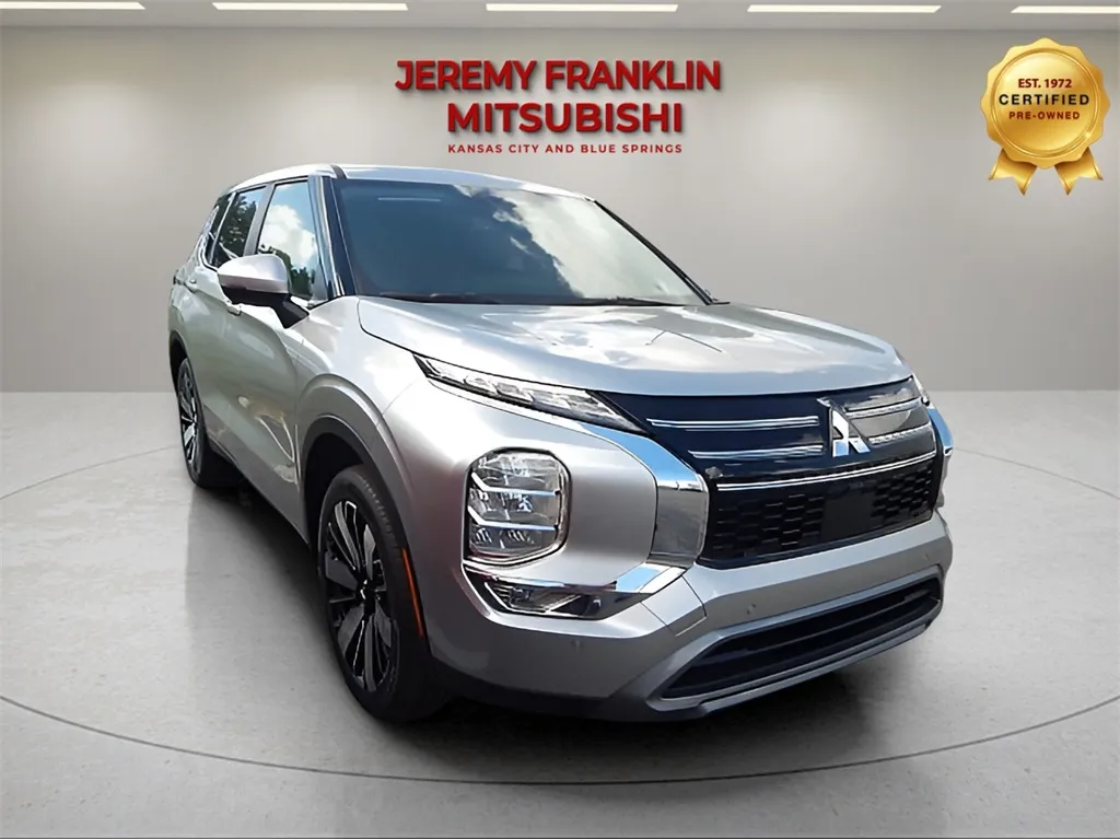2025 Mitsubishi Outlander SE