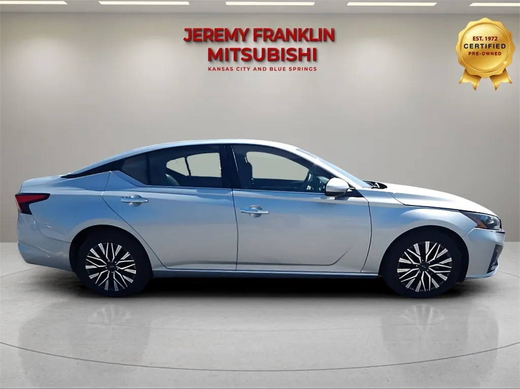 Used 2023 Nissan Altima SV with VIN 1N4BL4DV0PN372986 for sale in Kansas City
